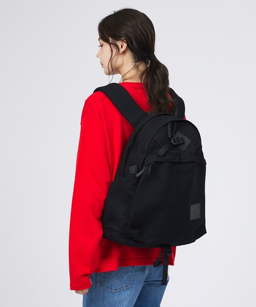 THE NORTH FACE（ザノースフェイス）の「【THE NORTH FACE / ザ・ノースフェイス】トラッドミウォック / デイバック / リュック / 27L / Trad Miwok / NM62673（バックパック/リュック・メンズ・ブラック/ベージュ・フリー）」の2枚目の写真