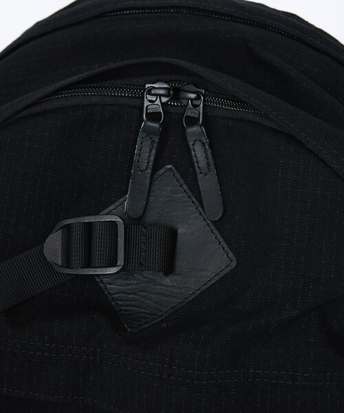 THE NORTH FACE（ザノースフェイス）の「【THE NORTH FACE / ザ・ノースフェイス】トラッドミウォック / デイバック / リュック / 27L / Trad Miwok / NM62673（バックパック/リュック・メンズ・ブラック/ベージュ・フリー）」の4枚目の写真