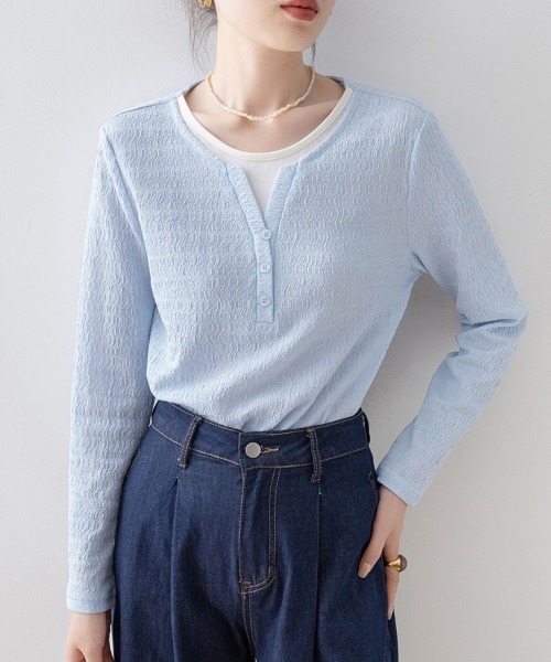ONEP STAR(ワンピスター)の「レイヤード風キーネック凹凸素材長袖カットソー(Tシャツ/カットソー・レディース・ライトブルー・MEDIUM/LARGE/X-LARGE)」の8枚目の写真
