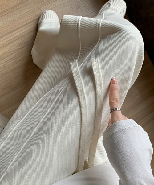SEU(エスイーユー)の「ロングシーズン活躍! 上品見え! 全骨格美脚見え 美脚 無地 ワイドストレートパンツ 【オフィスカジュアル】【きれいめカジュアル】 レディース韓国(その他パンツ・レディース・グレー/ブラック/アイボリー/ベージュ・M/L)」の8枚目の写真