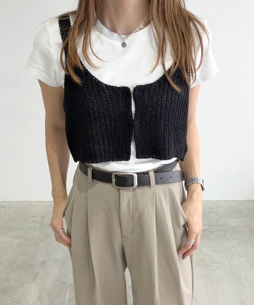 ISOOK(アイスー)の「フロントホックニットビスチェ(chiica select) / ニットキャミ レイヤード シンプル ショート丈 クロップド(ベスト・レディース・ブラック/ベージュ・FREE)」の6枚目の写真