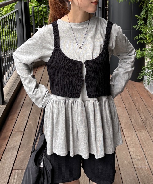 ISOOK(アイスー)の「フロントホックニットビスチェ(chiica select) / ニットキャミ レイヤード シンプル ショート丈 クロップド(ベスト・レディース・ブラック/ベージュ・FREE)」の11枚目の写真