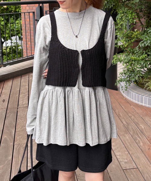 ISOOK(アイスー)の「フロントホックニットビスチェ(chiica select) / ニットキャミ レイヤード シンプル ショート丈 クロップド(ベスト・レディース・ブラック/ベージュ・FREE)」の14枚目の写真