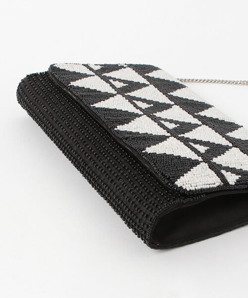 MASSIVE STORE（マッシブストア）の「【Swaraj/スワラージ】幾何学柄ビーズチェーンバッグ(手刺繍)（クラッチバッグ・メンズ・ブラック/ベージュ・FREE）」の4枚目の写真