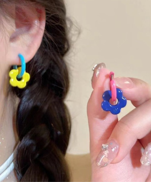 yu-ka(ユーカ)の「YU-KA:ドーパミンカラーフラワー2way ピアス Dopamine-Color Flower Earrings(ピアス(両耳用)・レディース・マルチ・FREE)」の1枚目の写真
