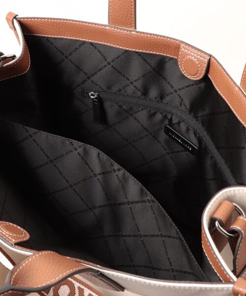 MICHAEL KORS(マイケルコース)の「COOPER ストラクチャー トート ウィズ ストラップ(トートバッグ・メンズ・ベージュ系・FREE)」の4枚目の写真