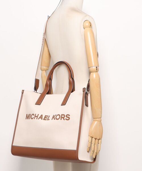 MICHAEL KORS(マイケルコース)の「COOPER ストラクチャー トート ウィズ ストラップ(トートバッグ・メンズ・ベージュ系・FREE)」の5枚目の写真