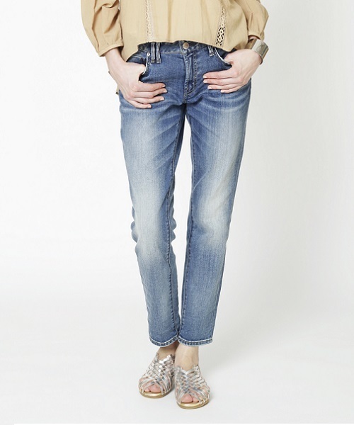 Moname(モナーム)の「Moname(41161003)】CHARLOTTE TIGHT TAPERED(デニムパンツ・レディース・ライトブルー・7号/9号/11号)」の1枚目の写真