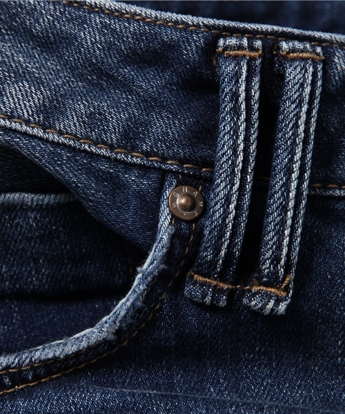 Moname(モナーム)の「Moname(41161003)】CHARLOTTE TIGHT TAPERED(デニムパンツ・レディース・ライトブルー・7号/9号/11号)」の8枚目の写真