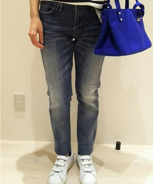 Moname(モナーム)の「Moname(41161003)】CHARLOTTE TIGHT TAPERED(デニムパンツ・レディース・ライトブルー・7号/9号/11号)」の17枚目の写真