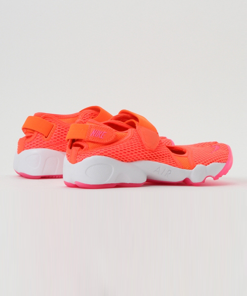 NIKE（ナイキ）の「NIKE　エア リフト ブリーズ（スニーカー・レディース・ピンク/ブラック・24/23/25）」の7枚目の写真