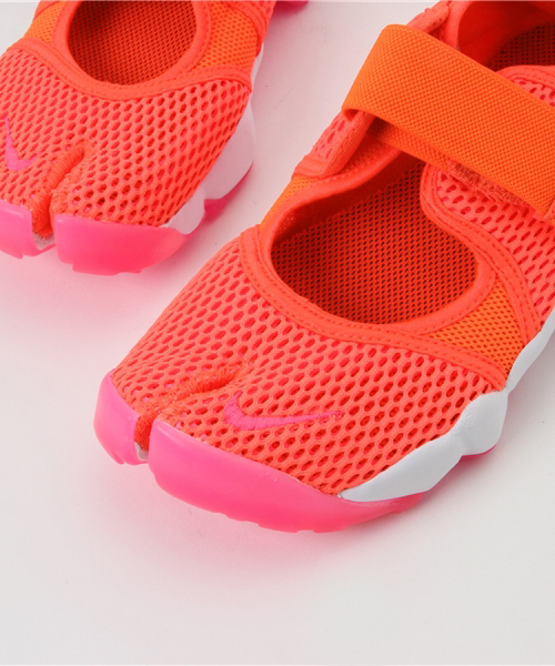 NIKE（ナイキ）の「NIKE　エア リフト ブリーズ（スニーカー・レディース・ピンク/ブラック・24/23/25）」の9枚目の写真