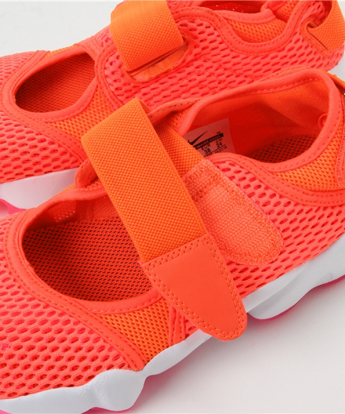 NIKE（ナイキ）の「NIKE　エア リフト ブリーズ（スニーカー・レディース・ピンク/ブラック・24/23/25）」の10枚目の写真