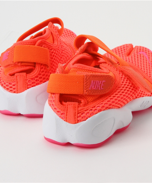 NIKE（ナイキ）の「NIKE　エア リフト ブリーズ（スニーカー・レディース・ピンク/ブラック・24/23/25）」の4枚目の写真
