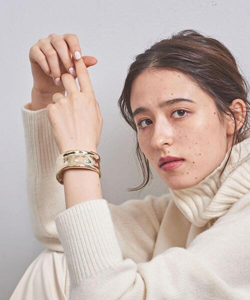 UNITED ARROWS（ユナイテッドアローズ）の「UBCB DEFORM バングル（ブレスレット・レディース・ゴールド/シルバー/ブラック・FREE）」の18枚目の写真