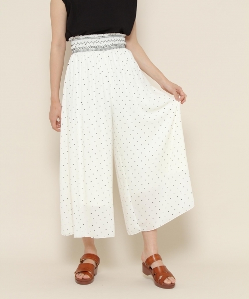 PAGEBOY(ページボーイ)の「スモッキングワイドパンツ(その他パンツ・レディース・ホワイト系その他/ブラック系その他/ブラック・FREE)」の1枚目の写真