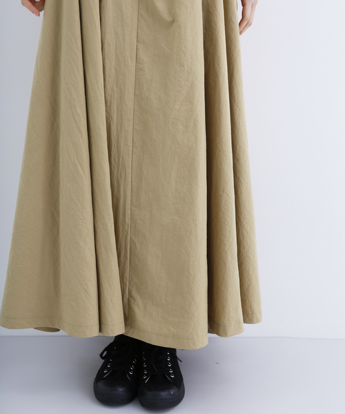 MERLOT IKYU（メルローイキュウ）の「タックロングサロペットスカート1642（スカート・レディース・ブラック/ネイビー/ベージュ・FREE）」の10枚目の写真