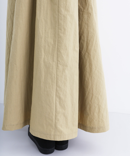 MERLOT IKYU（メルローイキュウ）の「タックロングサロペットスカート1642（スカート・レディース・ブラック/ネイビー/ベージュ・FREE）」の13枚目の写真