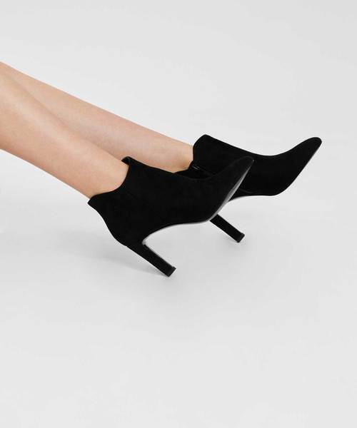 CHARLES & KEITH(チャールズ & キース)の「テパードヒールブーティ / TAPERED HEEL BOOTIES(ブーツ・レディース・ブラック/ダークブルー・22.5cm/23cm/23.5cm/24.5cm/25cm/25.5cm)」の3枚目の写真