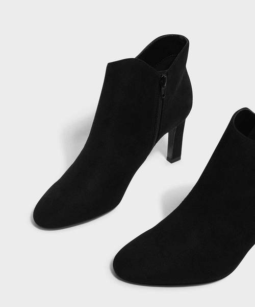 CHARLES & KEITH(チャールズ & キース)の「テパードヒールブーティ / TAPERED HEEL BOOTIES(ブーツ・レディース・ブラック/ダークブルー・22.5cm/23cm/23.5cm/24.5cm/25cm/25.5cm)」の6枚目の写真