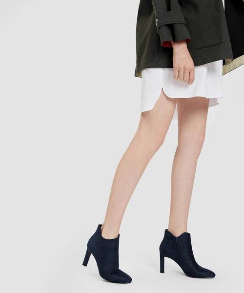 CHARLES & KEITH(チャールズ & キース)の「テパードヒールブーティ / TAPERED HEEL BOOTIES(ブーツ・レディース・ブラック/ダークブルー・22.5cm/23cm/23.5cm/24.5cm/25cm/25.5cm)」の9枚目の写真