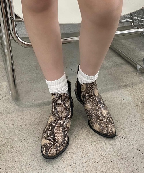 shopnikoniko（ショップニコニコ）の「サイドゴアブーツ ショートブーツ（ブーツ・レディース・ブラック/ブラック系その他/キャメル/グレイッシュベージュ/ダークブラウン/パイソン/ブラック系その他2/ダークブラウン系1・SS/S/M/L/LL/3L/4L）」の21枚目の写真