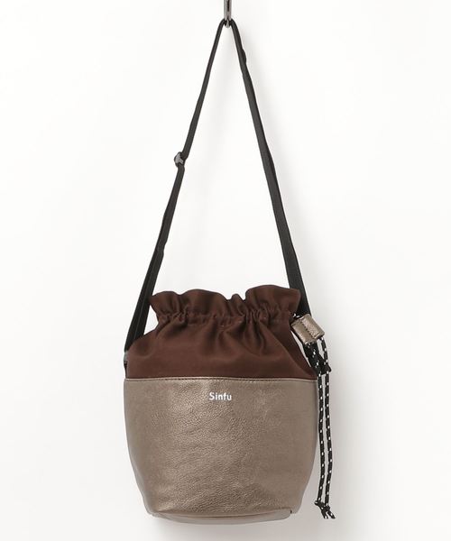 Sinfu（シンフ）の「【Sinfu/シンフ】fakeleather cube mini shoulder/フェイクレザーキューブミニショルダー（ショルダーバッグ・メンズ・ブラック/シルバー/オレンジ/ブロンズ/ライトベージュ・FREE）」の5枚目の写真