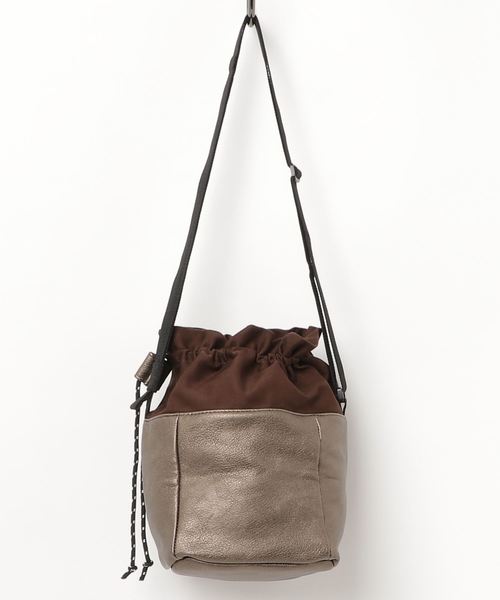 Sinfu（シンフ）の「【Sinfu/シンフ】fakeleather cube mini shoulder/フェイクレザーキューブミニショルダー（ショルダーバッグ・メンズ・ブラック/シルバー/オレンジ/ブロンズ/ライトベージュ・FREE）」の6枚目の写真