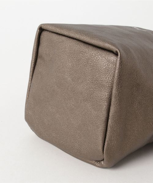 Sinfu（シンフ）の「【Sinfu/シンフ】fakeleather cube mini shoulder/フェイクレザーキューブミニショルダー（ショルダーバッグ・メンズ・ブラック/シルバー/オレンジ/ブロンズ/ライトベージュ・FREE）」の7枚目の写真