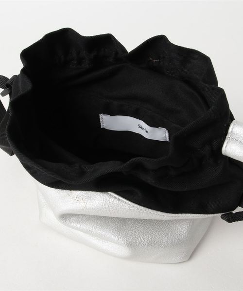 Sinfu（シンフ）の「【Sinfu/シンフ】fakeleather cube mini shoulder/フェイクレザーキューブミニショルダー（ショルダーバッグ・メンズ・ブラック/シルバー/オレンジ/ブロンズ/ライトベージュ・FREE）」の10枚目の写真