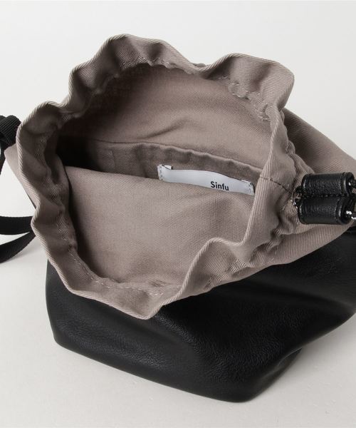 Sinfu（シンフ）の「【Sinfu/シンフ】fakeleather cube mini shoulder/フェイクレザーキューブミニショルダー（ショルダーバッグ・メンズ・ブラック/シルバー/オレンジ/ブロンズ/ライトベージュ・FREE）」の12枚目の写真