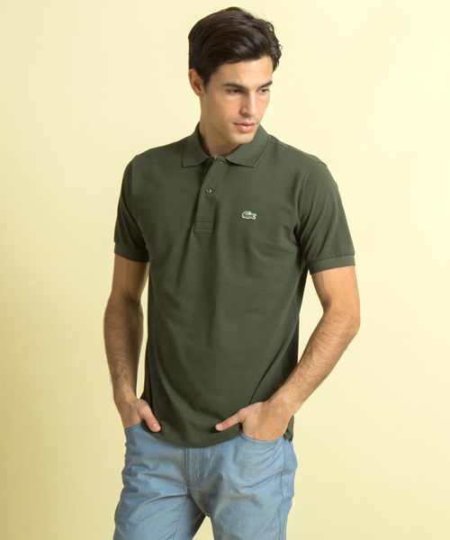 LACOSTE（ラコステ）の「『Ｌ.12.12』定番半袖ポロシャツ（ポロシャツ・メンズ・ネイビー/ホワイト/ブラック/スカイブルー/ライトブルー/グリーン系その他2/ライラック/ライトピンク/ブルー系その他/イエロー系その他/サファリグリーン/ライトグリーン/レッド/ボルドー/ブルー/パープル/ピンク/インディゴブルー/エメラルド/クリアイエロー/ローズ/サックスブルー/バーガンディー/オレンジ/クリアブルー/グレイッシュブルー/コバルトブルー/モスグリーン/グリーン系その他/オレンジ系その他/ライトイエロー/カリビアンブルー/アクア/スモークピンク/エメラルドブルー/ダークパープル/クリアグリーン/ダークブルー/イエロー/ミント/マジェンタ/バイオレット/ターコイズブルー/ダークグリーン/シルバーグレー/ブルーグラス/カーキ/チェリーレッド/グリーン/サーモンピンク/セージグリーン/ダークインディゴブルー/ダークオリーブ/ピンク系その他/ブルー系その他3/ブルー系その他2/ブルー系その他4/ブラウン/グレー/グリーン系その他3/ベージュ/パープル系その他/ライム/ウィート/ケリー/コーラル/ブルーグリーン/ダークネイビー/ライトオリーブ/ロイヤルブルー/オリーブドラブ/プラム/ダークラベンダー/ピンクベージュ/ライトブラウン/シャーベット/グリーン系その他4/ベビーピンク/ブルー系その他5/レッド系その他/レモンイエロー/グリーン系その他5/ブルー系その他6/グリーン系その他6/グリーン系その他7/レッド系その他2・2/5/3/4/1/6/8/7）」の18枚目の写真