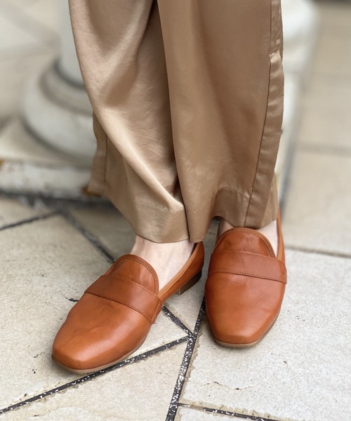 HIPS（ヒップス）の「スクエアトゥオペラシューズ（その他シューズ・レディース・ブラック/グレイッシュベージュ/ライトグレー/シルバー/ブラウン・22.5cm/23cm/23.5cm/24cm/24.5cm）」の4枚目の写真