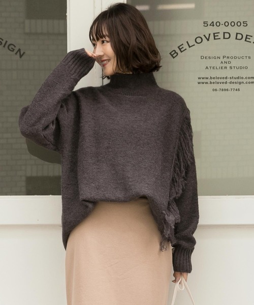 KOBE LETTUCE（コウベレタス）の「サイドフリンジニット（ニット/セーター・レディース・オレンジ系その他/チャコール/ライトベージュ・FREE）」の2枚目の写真