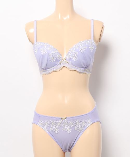Triumph(トリンプ)の「【WEB限定】be sweet(ビースイート) マーガレットレース ブラ&ショーツセット(Lサイズショーツセット)【B,C,D,E,Fカップ】(ブラ&ショーツ・レディース・パープル/レモンイエロー/コーラルピンク/ネイビー・B75L/B80L/C75L/C80L/D75L/D80L/E75L/E80L/F75L/F80L/B65/B70/B75/C65/C70/C75/D65/D70/D75/E65/E70/E75/F65/F70/F75)」の13枚目の写真