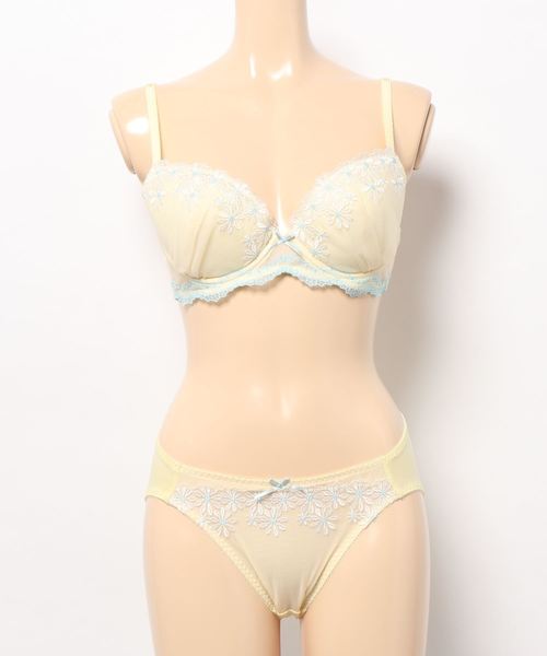 Triumph(トリンプ)の「【WEB限定】be sweet(ビースイート) マーガレットレース ブラ&ショーツセット(Lサイズショーツセット)【B,C,D,E,Fカップ】(ブラ&ショーツ・レディース・パープル/レモンイエロー/コーラルピンク/ネイビー・B75L/B80L/C75L/C80L/D75L/D80L/E75L/E80L/F75L/F80L/B65/B70/B75/C65/C70/C75/D65/D70/D75/E65/E70/E75/F65/F70/F75)」の14枚目の写真