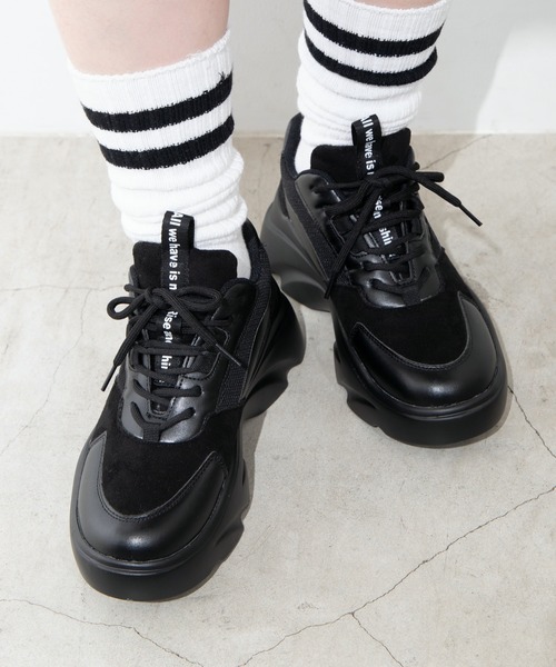 WEGO(ウィゴー)の「WEGO/ロゴテープボリュームスニーカー(スニーカー・レディース・ホワイト/ブラック・MEDIUM/LARGE)」の1枚目の写真