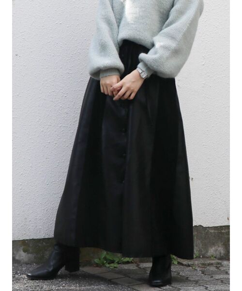 dazzlin（ダズリン）の「レザーライクフロントボタンスカート（スカート・レディース・ブラック/アイボリー・SMALL/MEDIUM）」の2枚目の写真