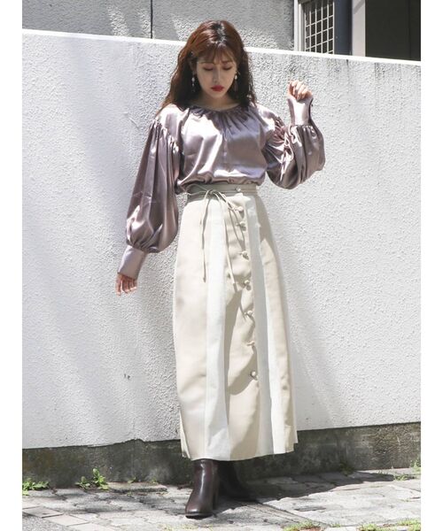 dazzlin（ダズリン）の「レザーライクフロントボタンスカート（スカート・レディース・ブラック/アイボリー・SMALL/MEDIUM）」の3枚目の写真