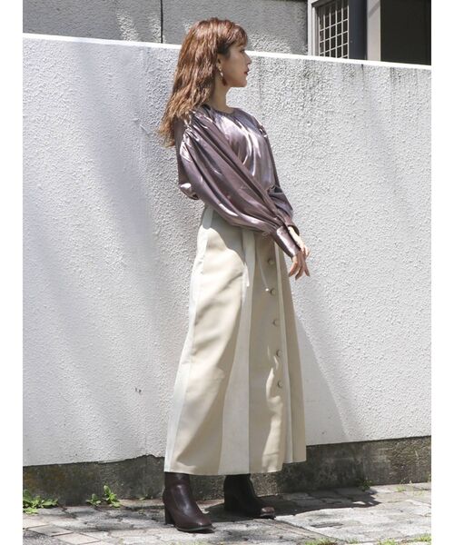 dazzlin（ダズリン）の「レザーライクフロントボタンスカート（スカート・レディース・ブラック/アイボリー・SMALL/MEDIUM）」の4枚目の写真