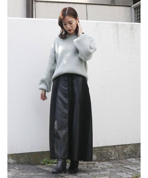 dazzlin（ダズリン）の「レザーライクフロントボタンスカート（スカート・レディース・ブラック/アイボリー・SMALL/MEDIUM）」の8枚目の写真