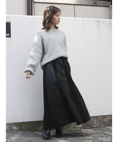 dazzlin（ダズリン）の「レザーライクフロントボタンスカート（スカート・レディース・ブラック/アイボリー・SMALL/MEDIUM）」の7枚目の写真