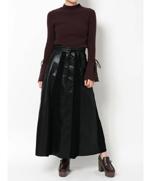 dazzlin（ダズリン）の「レザーライクフロントボタンスカート（スカート・レディース・ブラック/アイボリー・SMALL/MEDIUM）」の15枚目の写真