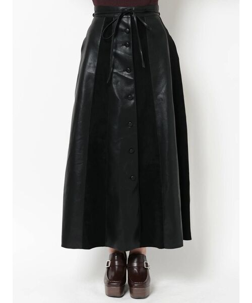 dazzlin（ダズリン）の「レザーライクフロントボタンスカート（スカート・レディース・ブラック/アイボリー・SMALL/MEDIUM）」の14枚目の写真