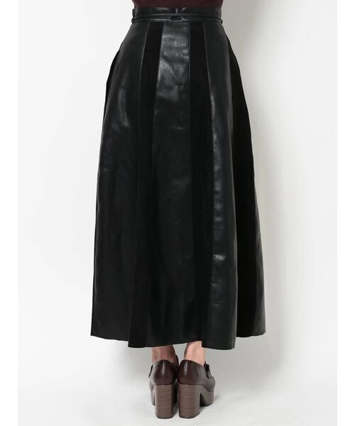 dazzlin（ダズリン）の「レザーライクフロントボタンスカート（スカート・レディース・ブラック/アイボリー・SMALL/MEDIUM）」の21枚目の写真