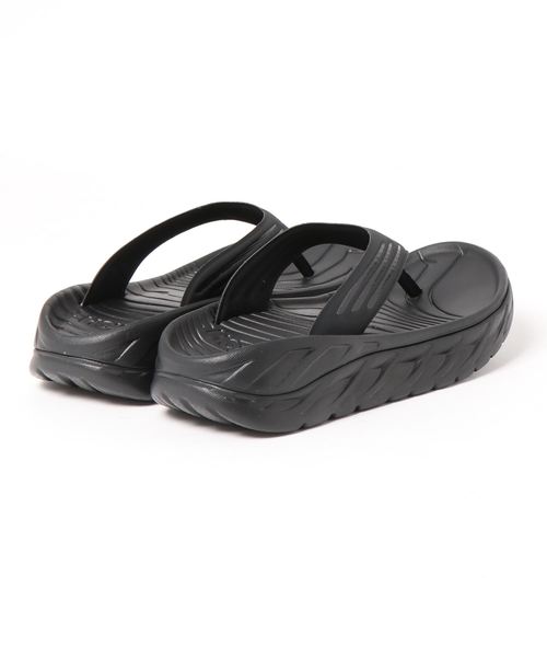 ADAM ET ROPE'(アダムエロペ)の「【HOKA ONEONE】 ORA RECOVERY FLIP(サンダル・メンズ・ブラック・27.0cm/26.0cm/28.0cm)」の3枚目の写真
