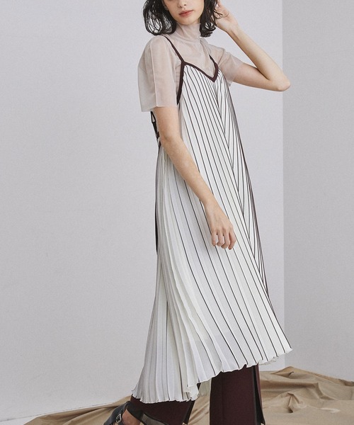 UNITED TOKYO（ユナイテッドトウキョウ）の「アパートカラープリーツワンピース（ワンピース・レディース・ブラウン/ブルー・0）」の3枚目の写真