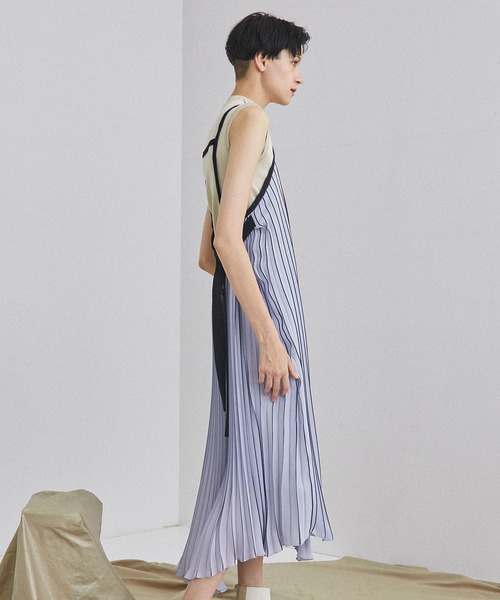 UNITED TOKYO（ユナイテッドトウキョウ）の「アパートカラープリーツワンピース（ワンピース・レディース・ブラウン/ブルー・0）」の12枚目の写真