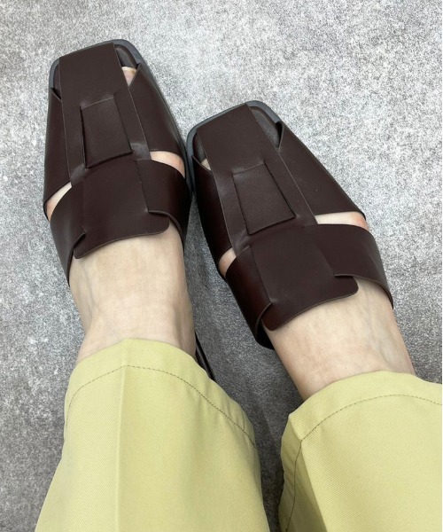 apres jour mignon（アプレジュールミニョン）の「クロスデザインフラットシューズ【ZOZOTOWN限定アイテム】（パンプス・レディース・ブラック/ダークブラウン・LARGE/MEDIUM/SMALL/X-LARGE）」の3枚目の写真