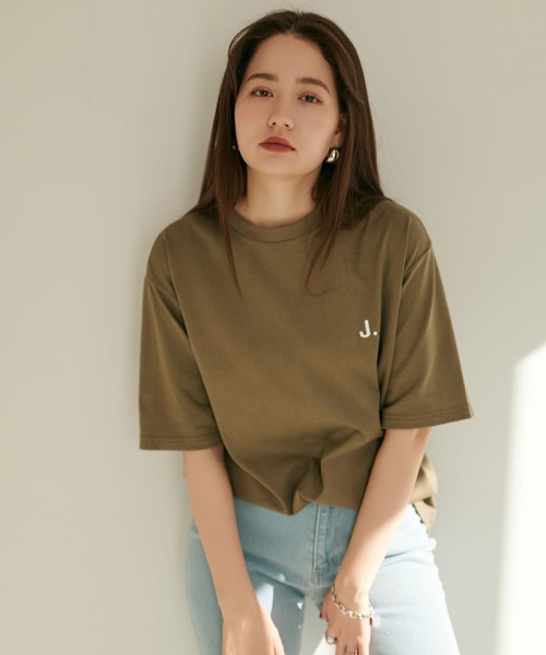 TINA：JOJUN（ティーナジョジュン）の「J.刺繍ユニセックスT